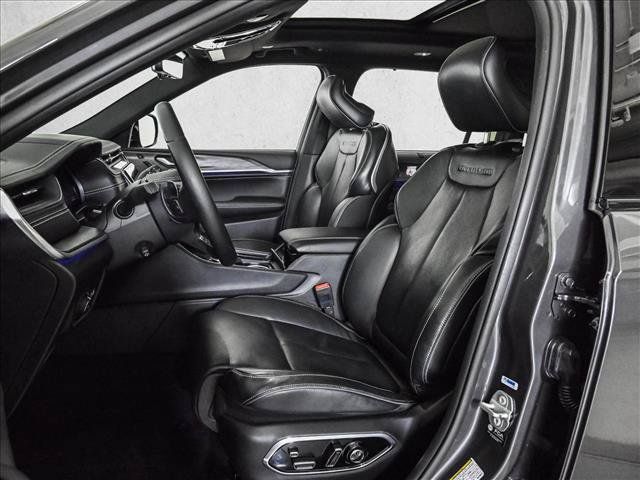 Used 2021 Jeep Grand Cherokee L Overland w/ Luxury Tech Group IV AWD/4WD image 17