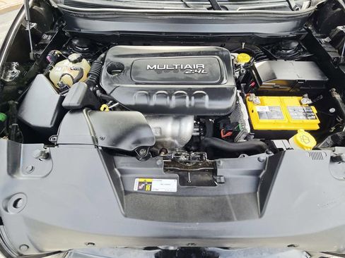 Used 2018 Jeep Cherokee Latitude FWD image 17