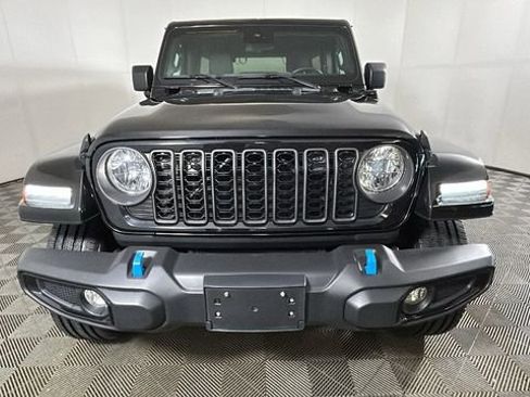 Used 2024 Jeep Wrangler Unlimited w/ Convenience Group AWD/4WD image 8