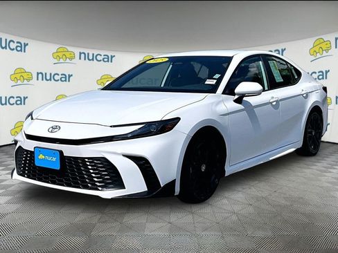 Used 2025 Toyota Camry SE FWD image 3