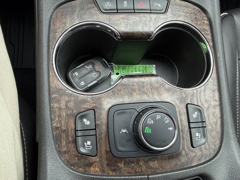 Used 2021 GMC Acadia Denali w/ Denali Technology Package AWD/4WD image 28