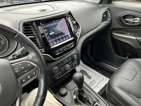 Used 2021 Jeep Cherokee Limited image 13