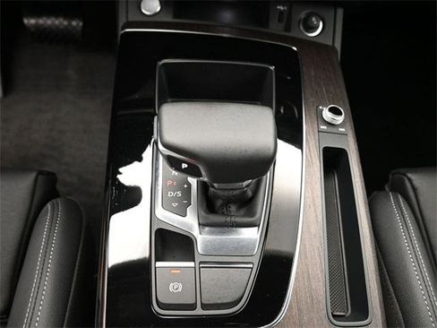 Used 2025 Audi Q5 2.0T Premium image 24