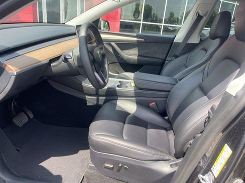 Used 2024 Tesla Model Y Long Range AWD/4WD image 16