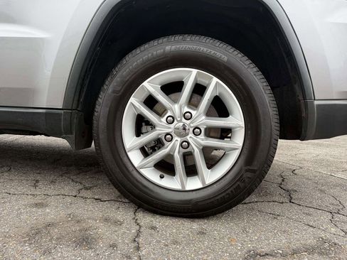 Used 2017 Jeep Grand Cherokee Laredo w/ Quick Order Package 2BE image 11