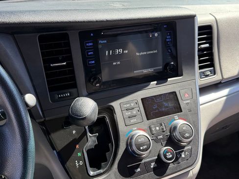 Used 2016 Toyota Sienna LE image 20