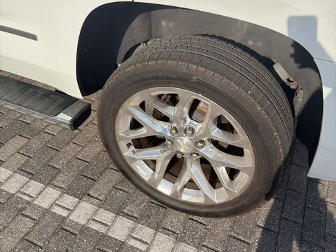 Used 2018 Chevrolet Tahoe LT w/ LT Signature Package RWD image 8