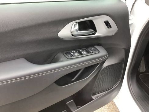 Used 2024 Chrysler Pacifica Touring-L w/ Uconnect Theater Family Group image 17