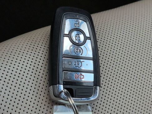 Used 2021 Lincoln Nautilus Reserve FWD image 30