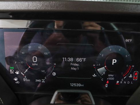 Used 2025 GMC Yukon Denali Ultimate AWD/4WD image 16