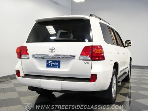 Used 2013 Toyota Land Cruiser AWD/4WD image 12