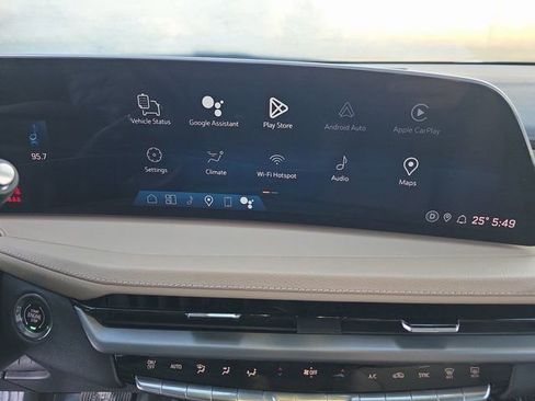 Certified 2024 Cadillac XT4 Luxury w/ Cold Weather Package image 22