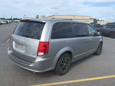 Used 2019 Dodge Grand Caravan SXT w/ Blacktop Package FWD image 5