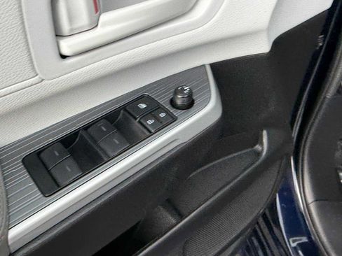 Used 2026 Toyota Sienna LE AWD/4WD image 12