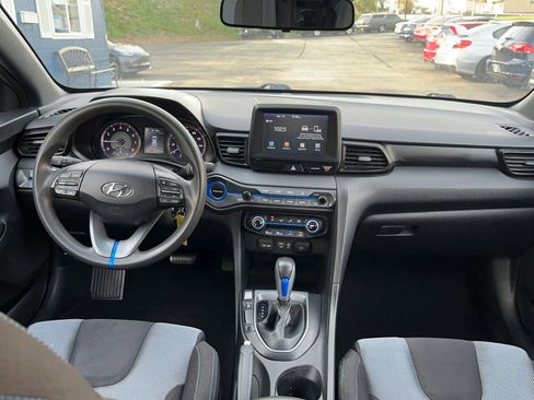Used 2019 Hyundai Veloster 2.0 image 9