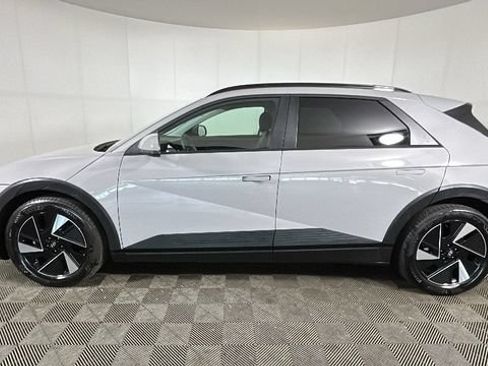 Used 2025 Hyundai Ioniq 5 SEL AWD/4WD image 5