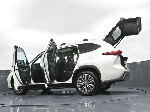 Certified 2021 Toyota Highlander Platinum image 50