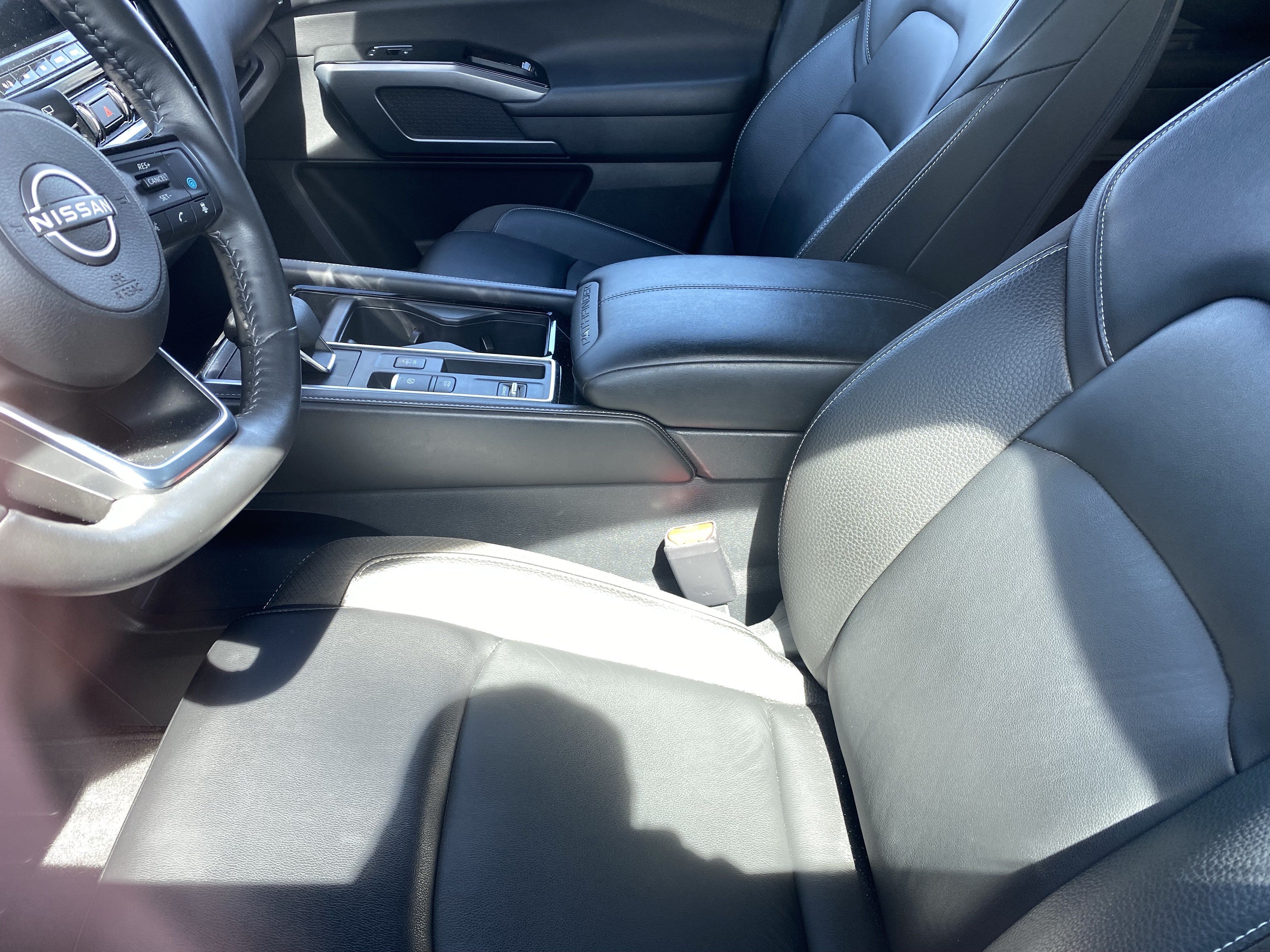 Used 2024 Nissan Pathfinder SL w/ SL Premium Package FWD image 8