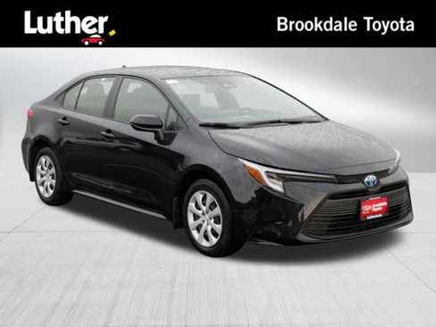 Certified 2025 Toyota Corolla LE FWD image 1