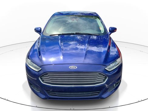 Used 2013 Ford Fusion SE FWD image 2