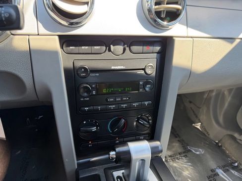 Used 2005 Ford Mustang Coupe RWD image 22