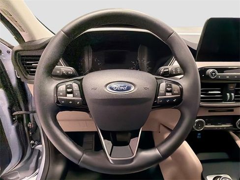 Used 2022 Ford Escape SEL image 9