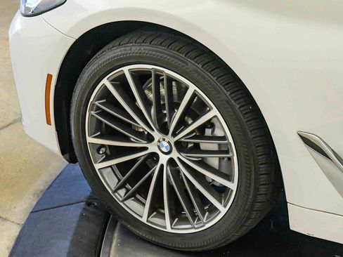 Used 2023 BMW 530i w/ Convenience Package RWD image 10