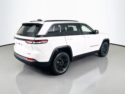 New 2026 Jeep Grand Cherokee Altitude image 7