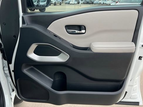 Certified 2025 Nissan Frontier SV image 22