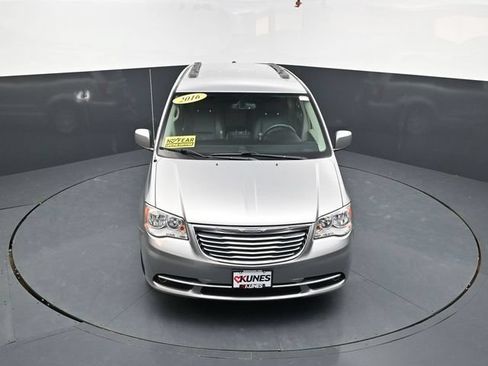 Used 2016 Chrysler Town & Country Touring w/ Driver Convenience Group FWD image 32
