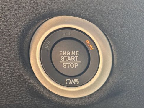 Used 2026 Chrysler Pacifica Select FWD image 32
