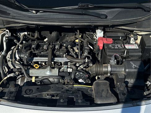 Used 2021 Nissan Versa S FWD image 28