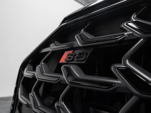 Used 2023 Audi S8 4.0T quattro image 32