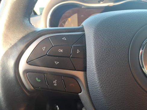 Used 2020 Jeep Grand Cherokee Laredo RWD image 19
