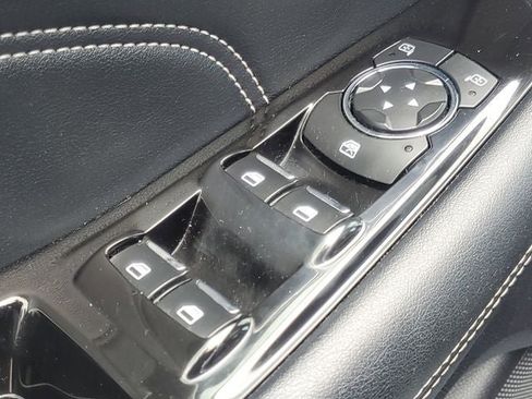 Used 2018 Ford Edge Titanium w/ Equipment Group 302A AWD/4WD image 8