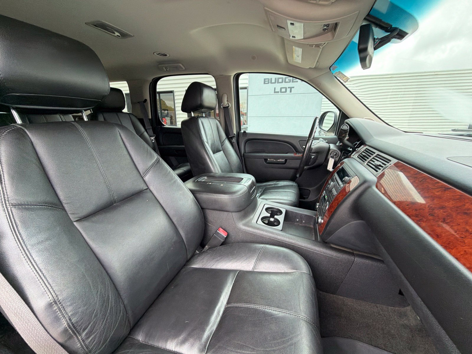 Used 2013 Chevrolet Tahoe LT w/ Luxury Package AWD/4WD image 9