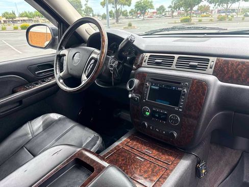 Used 2009 GMC Yukon Denali AWD/4WD image 18