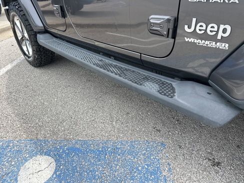Used 2019 Jeep Wrangler Unlimited Sahara AWD/4WD image 3