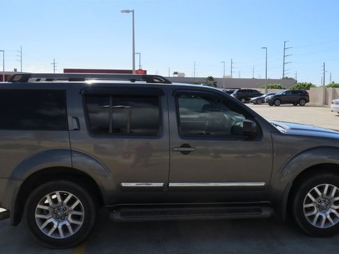 Used 2008 Nissan Pathfinder LE RWD image 5