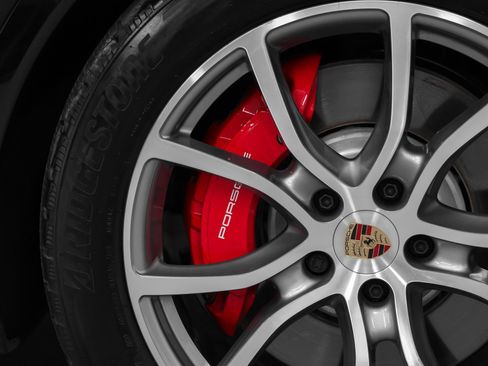 Used 2025 Porsche Cayenne S image 16