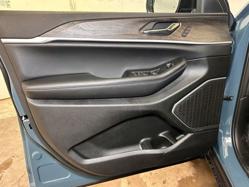 New 2026 Jeep Grand Cherokee L Limited image 19