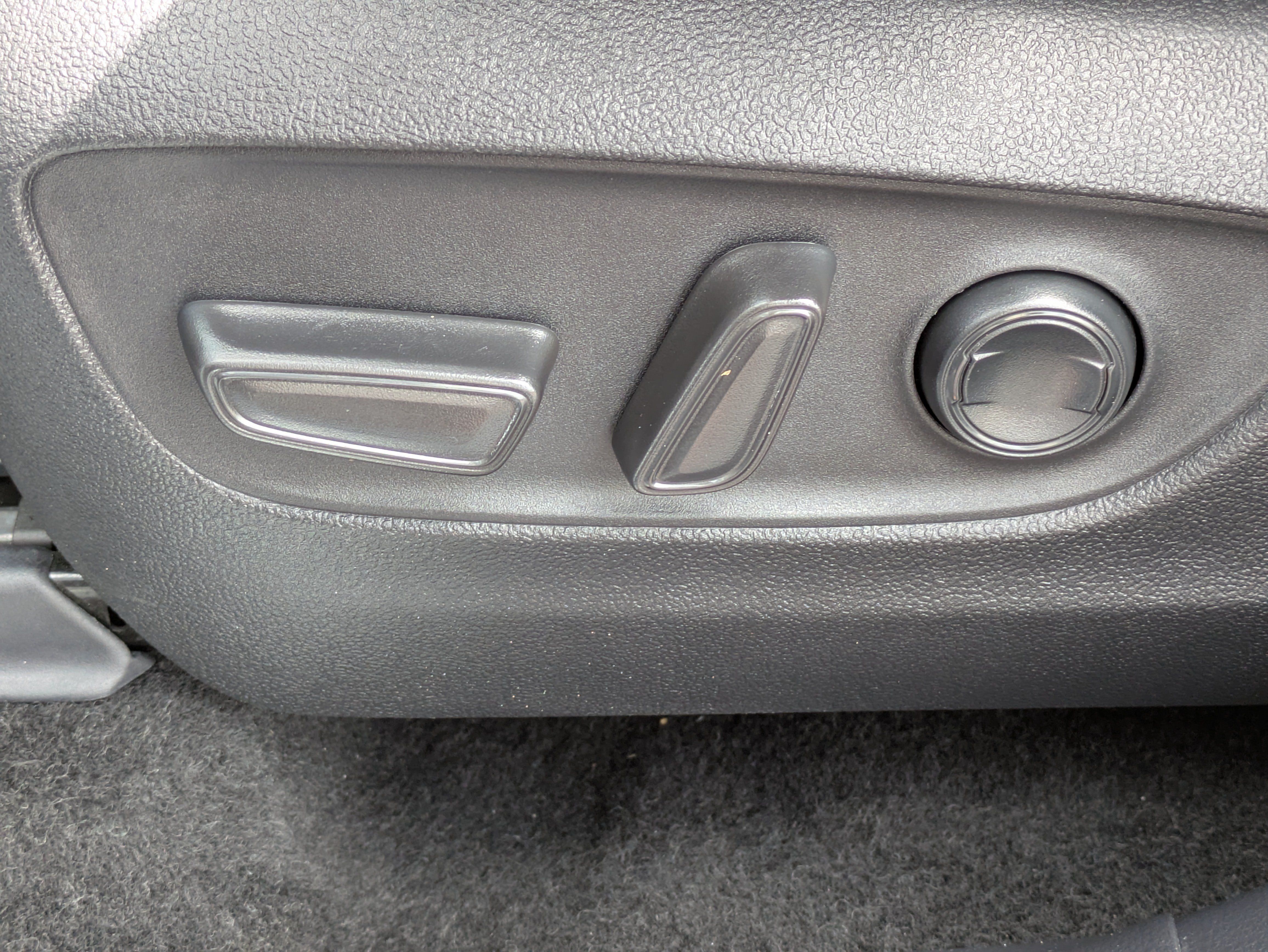 Used 2024 Toyota Highlander Limited AWD/4WD image 19