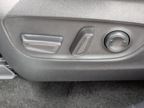 Used 2024 Toyota Highlander Limited AWD/4WD image 19
