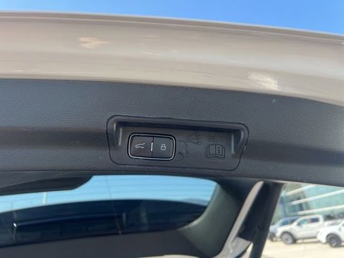 Used 2020 Ford Explorer XLT w/ Equipment Group 202A AWD/4WD image 16