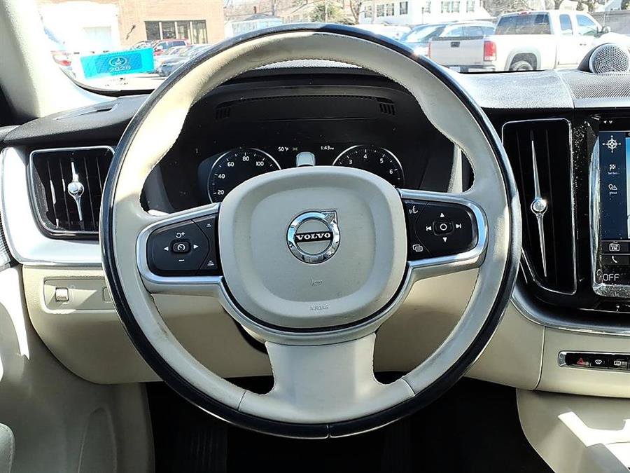 Used 2018 Volvo XC60 T6 Momentum w/ Convenience Package AWD/4WD image 28