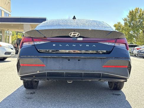 Used 2024 Hyundai Elantra SEL image 4
