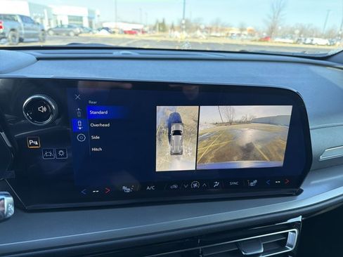 New 2026 Chevrolet Traverse LT image 17