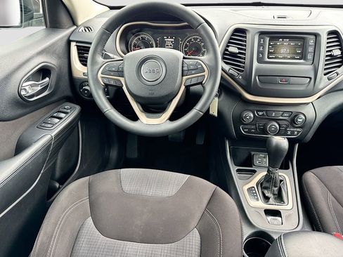 Used 2015 Jeep Cherokee Latitude image 27