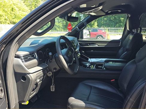 Used 2024 Jeep Wagoneer Series II w/ Flexible Seating Group RWD image 6