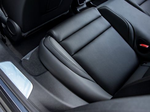 Used 2025 Porsche Taycan 4 Cross Turismo image 29